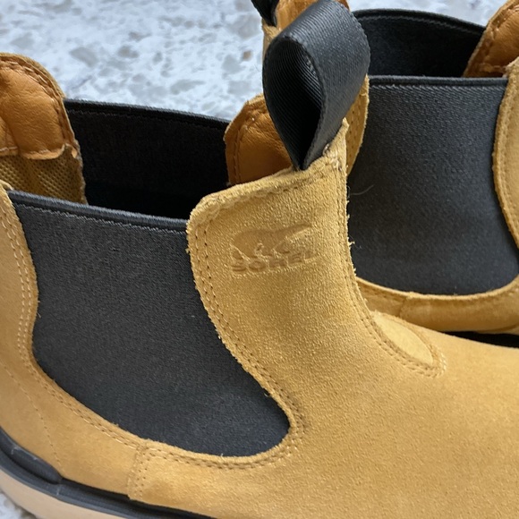 NWOT Sorel WOMENS  Shoes in Mustard and Black - Picture 3 of 6